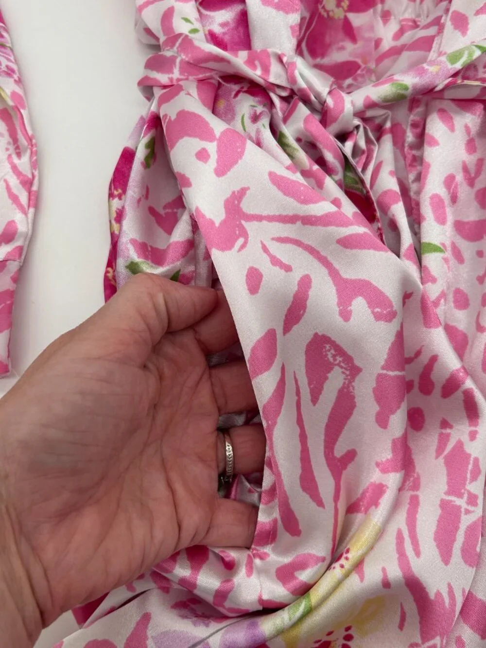 Morgan Taylor Intimates Womens Size Small Medium Satin Mid Length Robe Pink